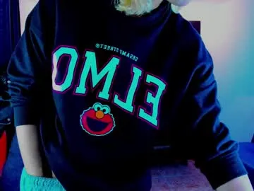 Noya – webcam model profile photo Image 2