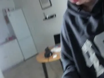 Olsuh – webcam model profile photo Image 19