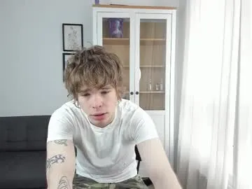 Olsuh – webcam model profile photo Image 4