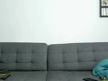 Olsuh – webcam model profile photo Image 5