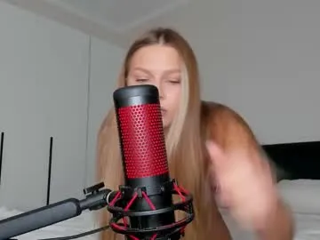 AishaLeclerc – webcam model profile photo Image 15