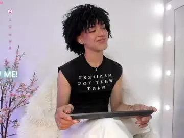 AmyBelmontt – webcam model profile photo Image 4