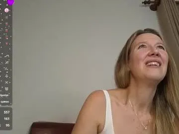 AmyBelmontt – webcam model profile photo Image 2