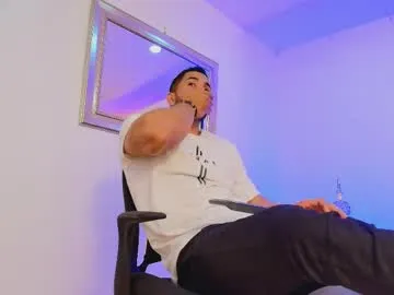 Juhone – webcam model profile photo Image 18