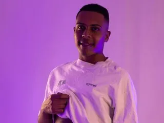 AmyBelmontt – webcam model profile photo Image 2