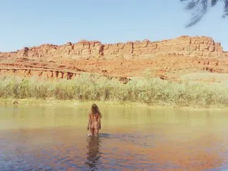 AmyBelmontt – webcam model profile photo Image 4