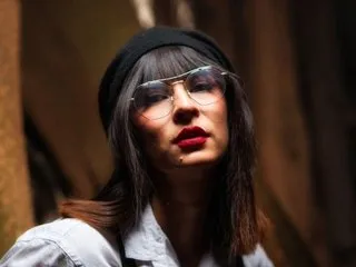 IsaBaldwin – webcam model profile photo Image 2