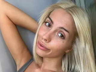 AishaLeclerc – webcam model profile photo Image 4