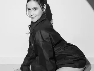 AryaSummersReal – webcam model profile photo Image 2