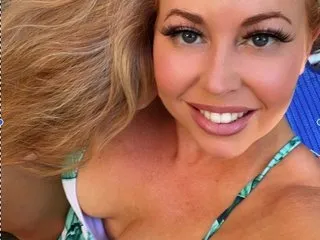 AdelineFoster – webcam model profile photo Image 2