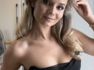 CamilaSantaMariaa – webcam model profile photo Image 5