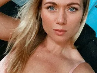 CHERRY_2HOT2HANDLE – webcam model profile photo Image 7