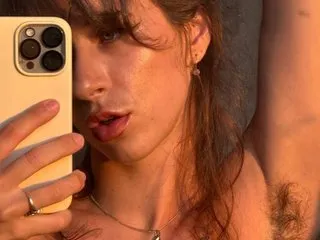 AmyBelmontt – webcam model profile photo Image 3