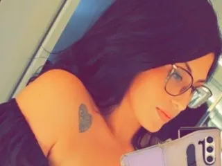 EllyJames – webcam model profile photo Image 2