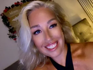 CassieGil – webcam model profile photo Image 4