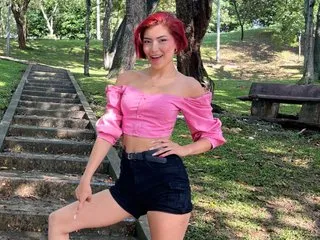 BellaVibes – webcam model profile photo Image 4