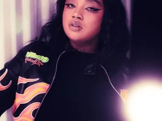 LoveLillyy – webcam model profile photo Image 2