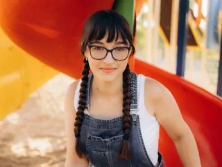 AmyBelmontt – webcam model profile photo Image 3