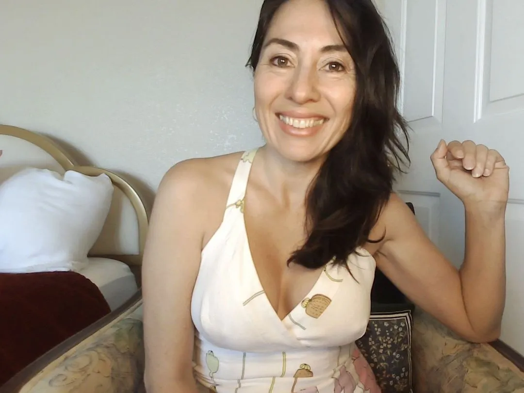 carolynnetrujillo – webcam model profile photo Image 2