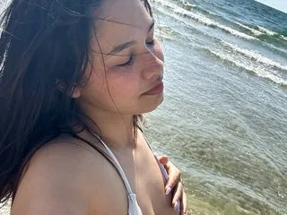 AlannaWeest – webcam model profile photo Image 2