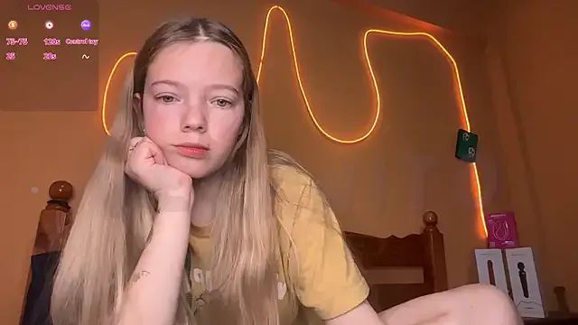 PaulinaSwift – webcam model profile photo Image 11