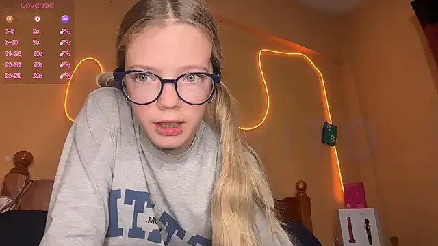 PaulinaSwift – webcam model profile photo Image 12