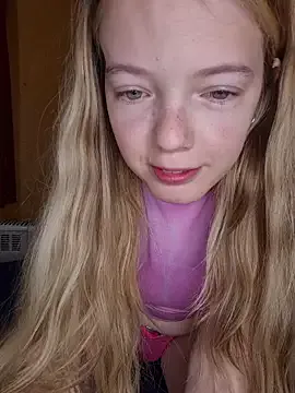 PaulinaSwift – webcam model profile photo Image 13