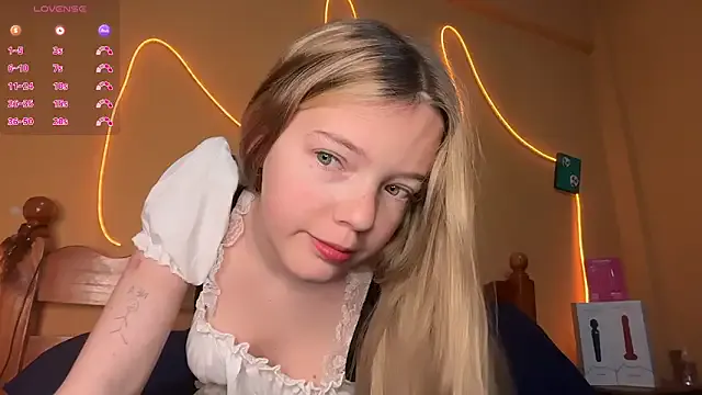 PaulinaSwift – webcam model profile photo Image 18