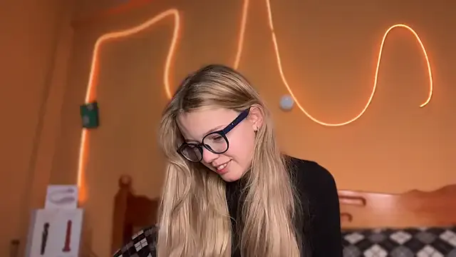 PaulinaSwift – webcam model profile photo Image 2