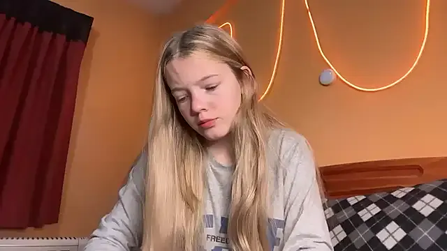 PaulinaSwift – webcam model profile photo Image 5