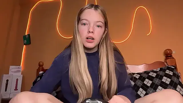 PaulinaSwift – webcam model profile photo Image 6