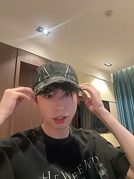 nik_sharp – webcam model profile photo Image 2