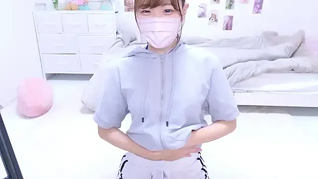 Olsuh – webcam model profile photo Image 13