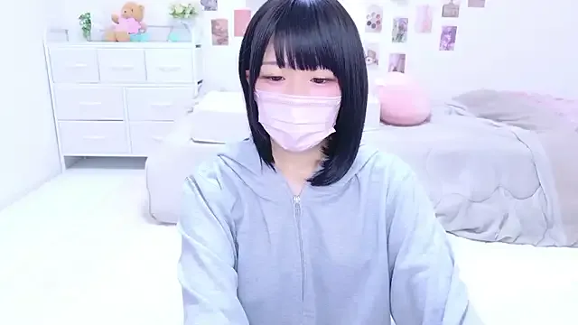 Olsuh – webcam model profile photo Image 17