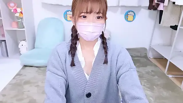 Olsuh – webcam model profile photo Image 18