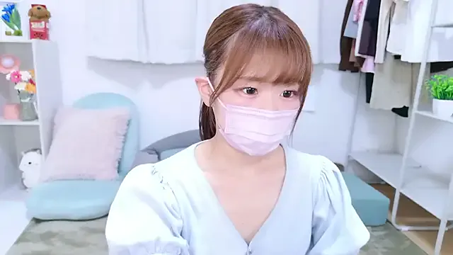 Olsuh – webcam model profile photo Image 19