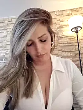 MartinaWolf – webcam model profile photo Image 3