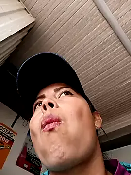 KaraNoir – webcam model profile photo Image 3