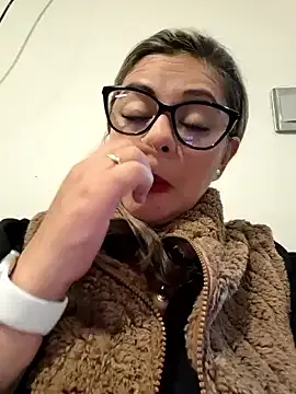 _Cata-Office1 – webcam model profile photo