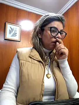 XxAlliGirlNextDoor – webcam model profile photo Image 13