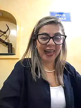 XxAlliGirlNextDoor – webcam model profile photo Image 6