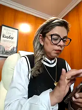 XxAlliGirlNextDoor – webcam model profile photo Image 8