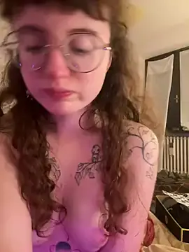 BabyyyLuna – webcam model profile photo Image 2