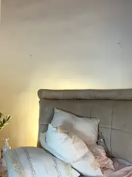 AmyBelmontt – webcam model profile photo Image 2