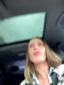 KaraNoir – webcam model profile photo Image 15