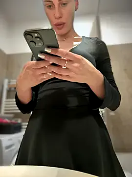 KaraNoir – webcam model profile photo Image 16