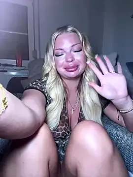 KaraNoir – webcam model profile photo Image 5