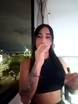 ZeyneJohnson – webcam model profile photo Image 12