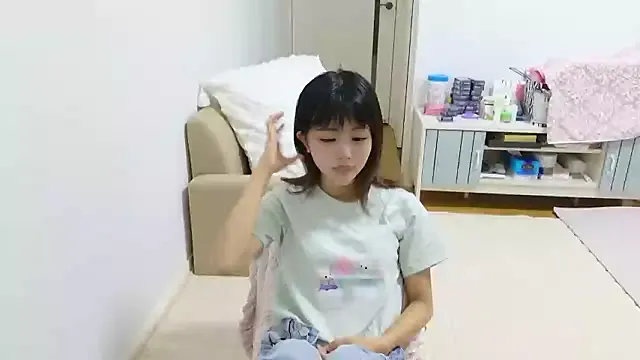 EmiilyAdams_ – webcam model profile photo Image 19