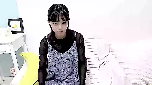 EmiilyAdams_ – webcam model profile photo Image 2